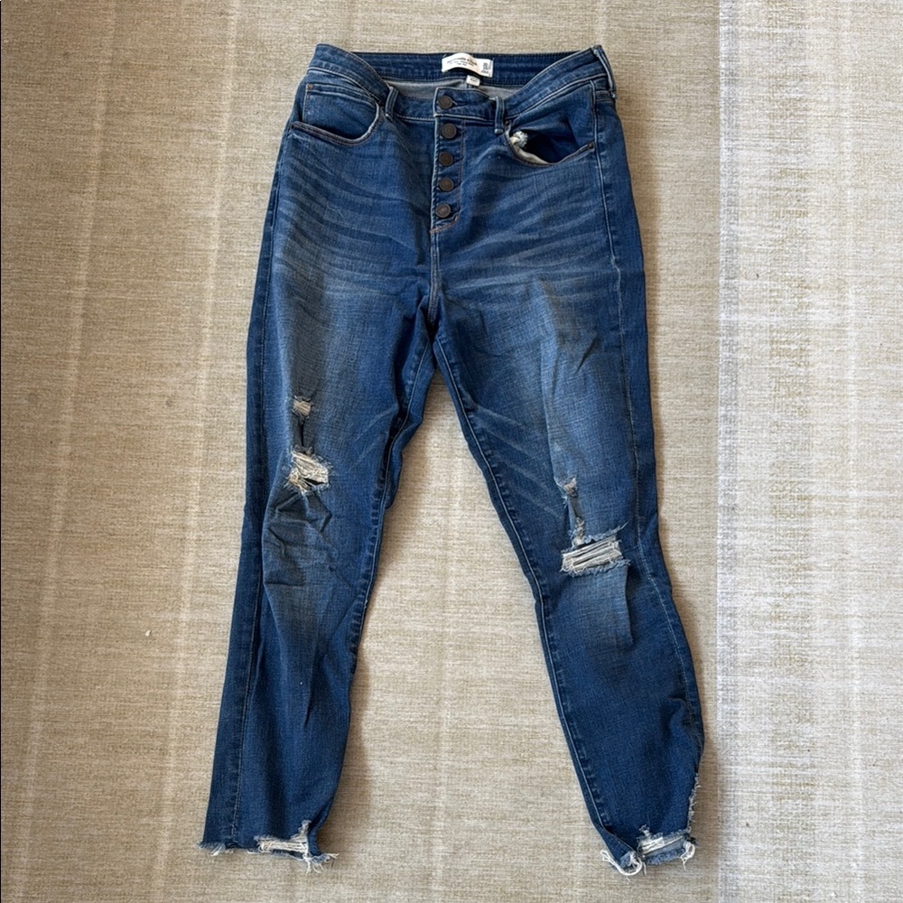 Abercrombie & Fitch High Rise Blue Jeans super skinny with Distressed Details